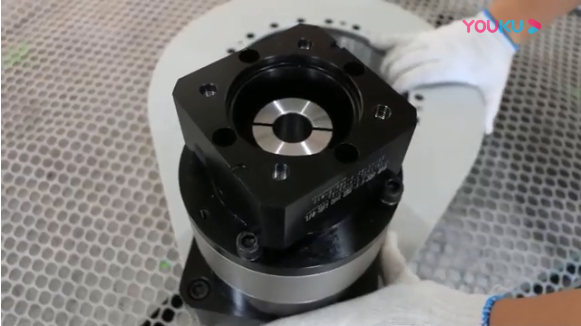 直齒驅(qū)動(dòng)（齒輪式回轉(zhuǎn)驅(qū)動(dòng)）配行星減速機(jī)