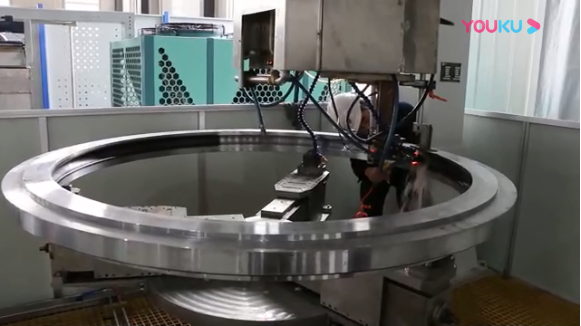 大型轉(zhuǎn)盤(pán)軸承（回轉(zhuǎn)支承）外圈滾道熱處理